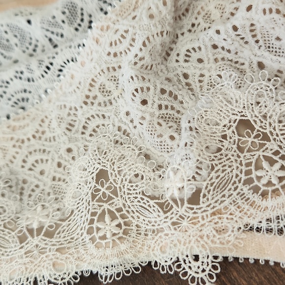 Victoria Secret Lace Tank Bra - Picture 4 of 7